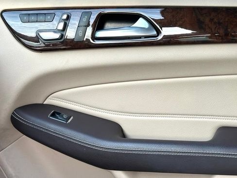 Used 2019 Mercedes-Benz GLS 450 4MATIC image 37