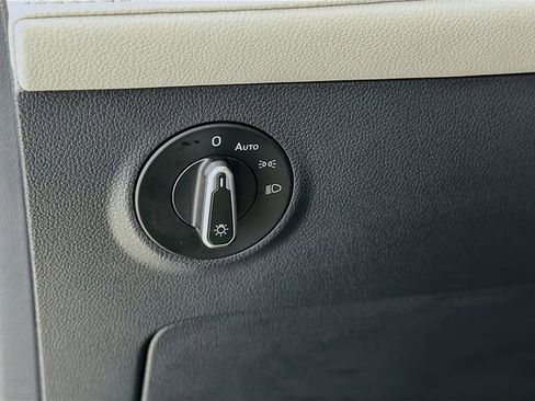 Used 2025 Volkswagen Taos SEL image 10