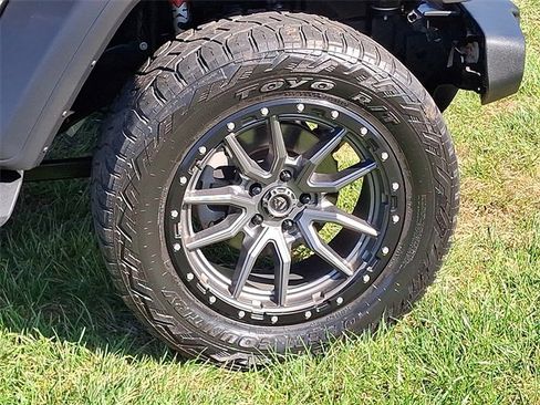 Used 2020 Jeep Gladiator Sport w/ Quick Order Package 24S image 29