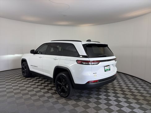 Used 2024 Jeep Grand Cherokee Altitude AWD/4WD image 8