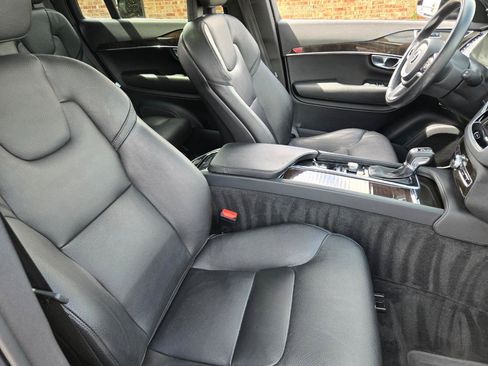 Used 2018 Volvo XC90 T6 Momentum w/ Momentum Plus Package AWD/4WD image 22