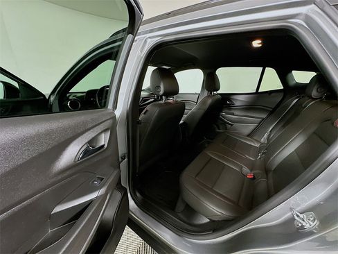 Used 2025 Chevrolet Trax RS w/ Driver Confidence Package image 17