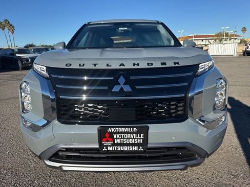 New 2026 Mitsubishi Outlander SE image 2