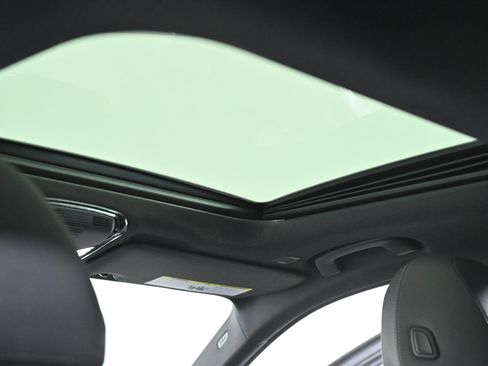 Used 2021 BMW 330i xDrive Sedan w/ M Sport Package image 31