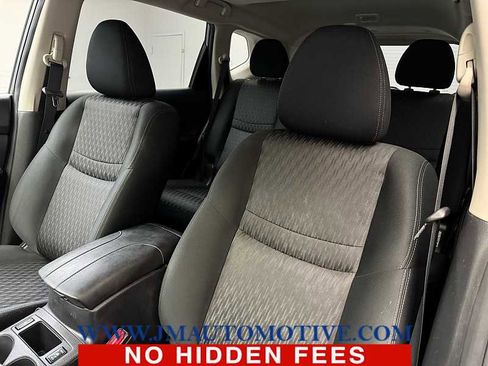 Used 2019 Nissan Rogue SV w/ Sun & Sound Touring Package AWD/4WD image 14