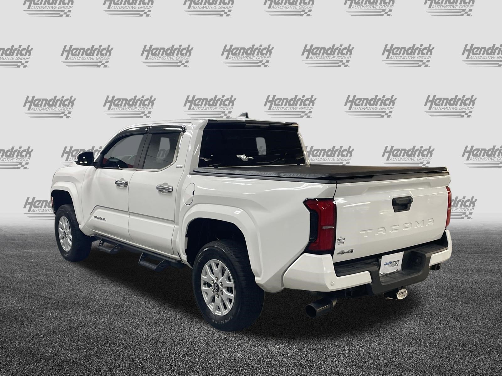 Used 2024 Toyota Tacoma SR5 AWD/4WD image 8