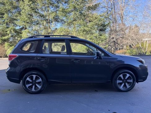 Used 2017 Subaru Forester 2.5i w/ Alloy Wheel Package image 4