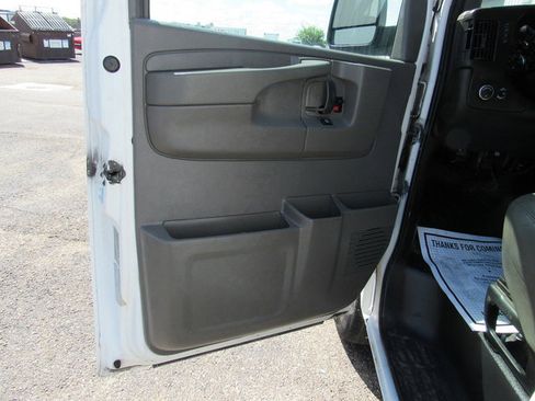 Used 2015 Chevrolet Express 2500 RWD image 27