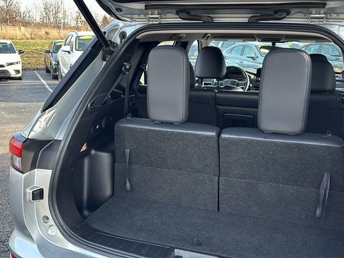 Used 2024 Mitsubishi Outlander SE image 35