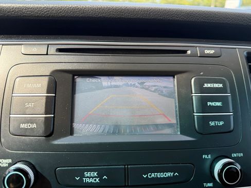 Used 2015 Kia Sedona EX FWD image 33