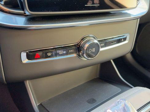 New 2026 Volvo XC90 B5 Plus w/ Protection Package image 20