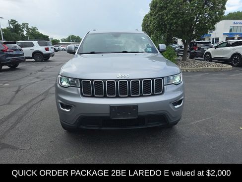 Used 2018 Jeep Grand Cherokee Laredo AWD/4WD image 2