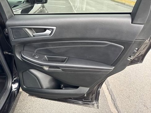 Used 2022 Ford Edge Titanium image 16