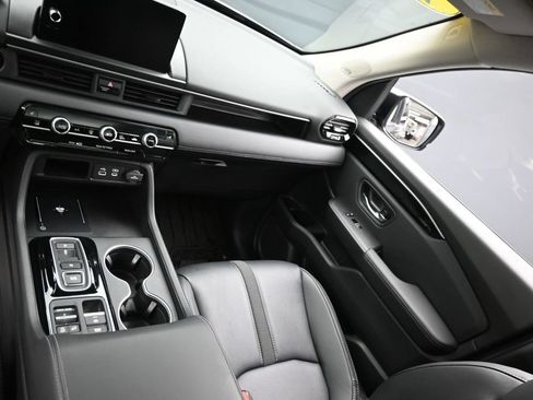 Used 2025 Honda Pilot Touring image 15