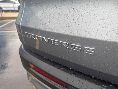 Used 2025 Chevrolet Traverse LT image 18