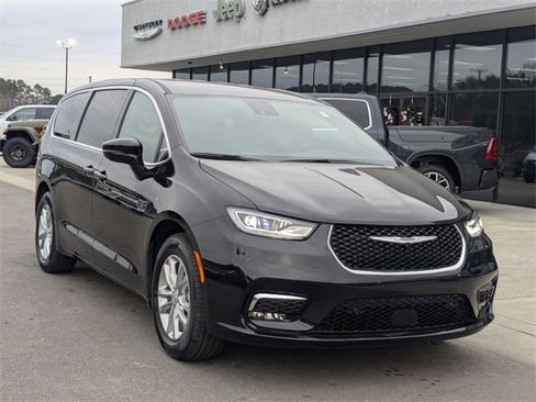 New 2026 Chrysler Pacifica Select image 2