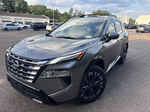 Used 2025 Nissan Rogue Platinum w/ Platinum Premium Package FWD image 2