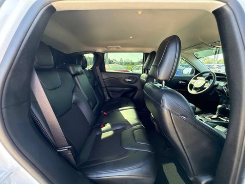 Used 2022 Jeep Cherokee Trailhawk w/ Comfort/Convenience Group AWD/4WD image 20