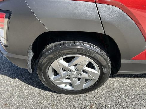 Used 2024 Hyundai Kona SE image 12