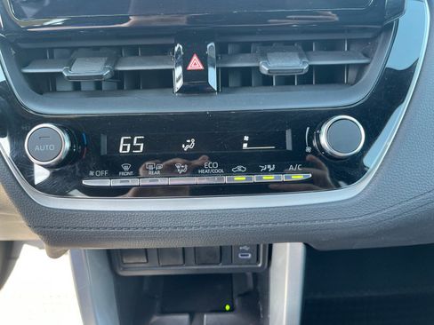 Used 2024 Toyota Corolla Cross AWD Hybrid w/ Moonroof Package image 22