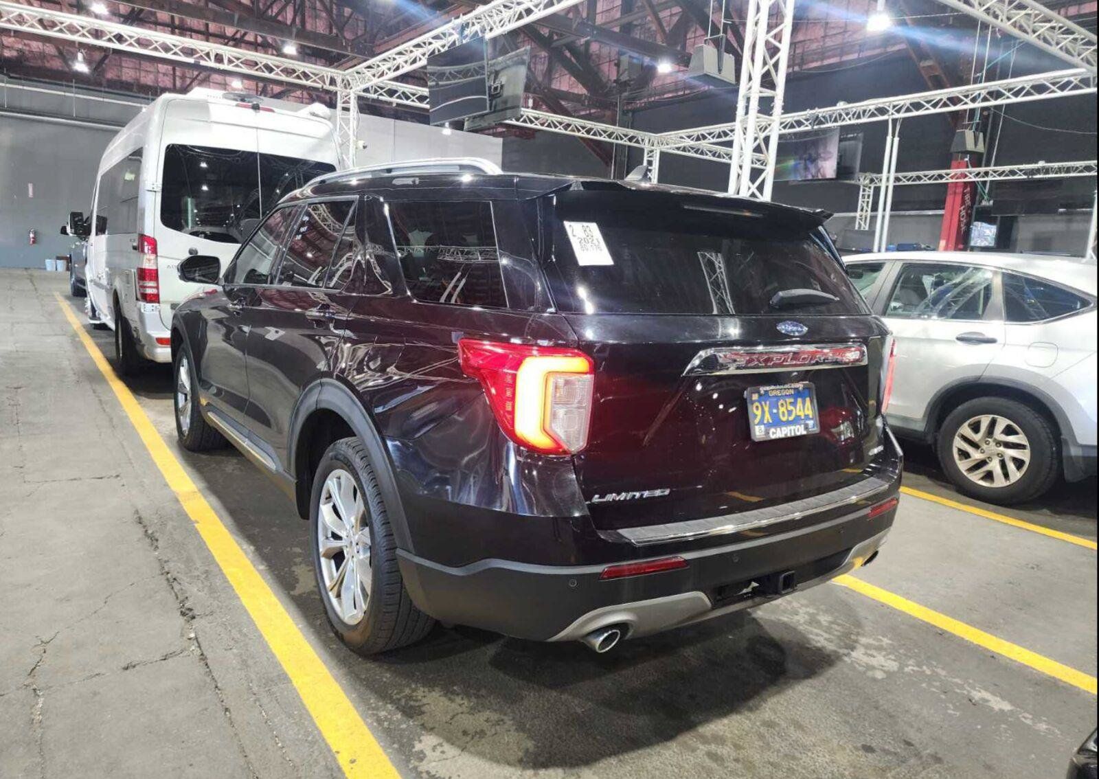 Used 2021 Ford Explorer Limited w/ Equipment Group 301A AWD/4WD image 8
