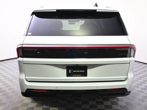 New 2026 Lincoln Navigator Reserve w/ Jet Appearance Package image 5