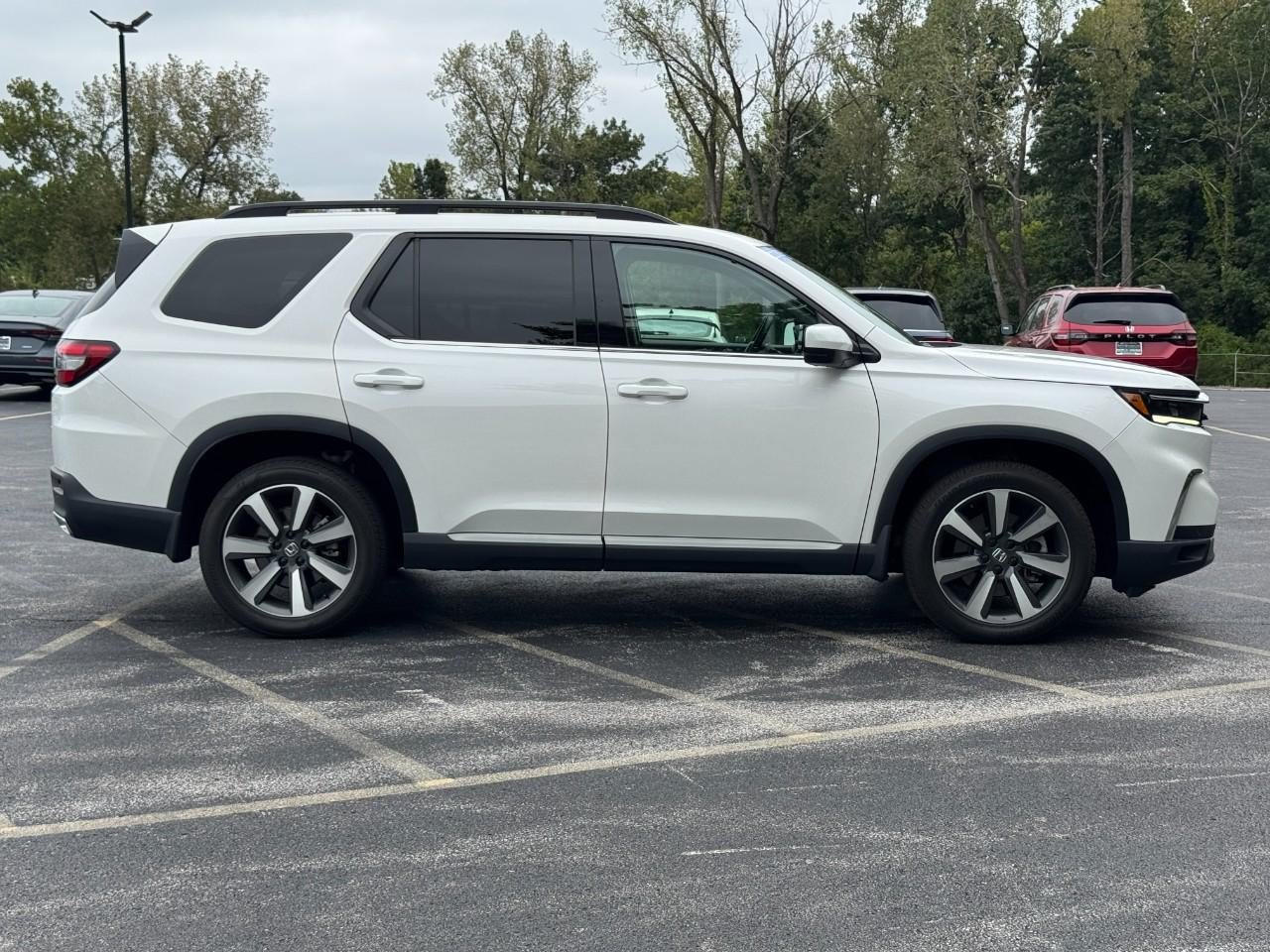 Certified 2025 Honda Pilot Touring image 3
