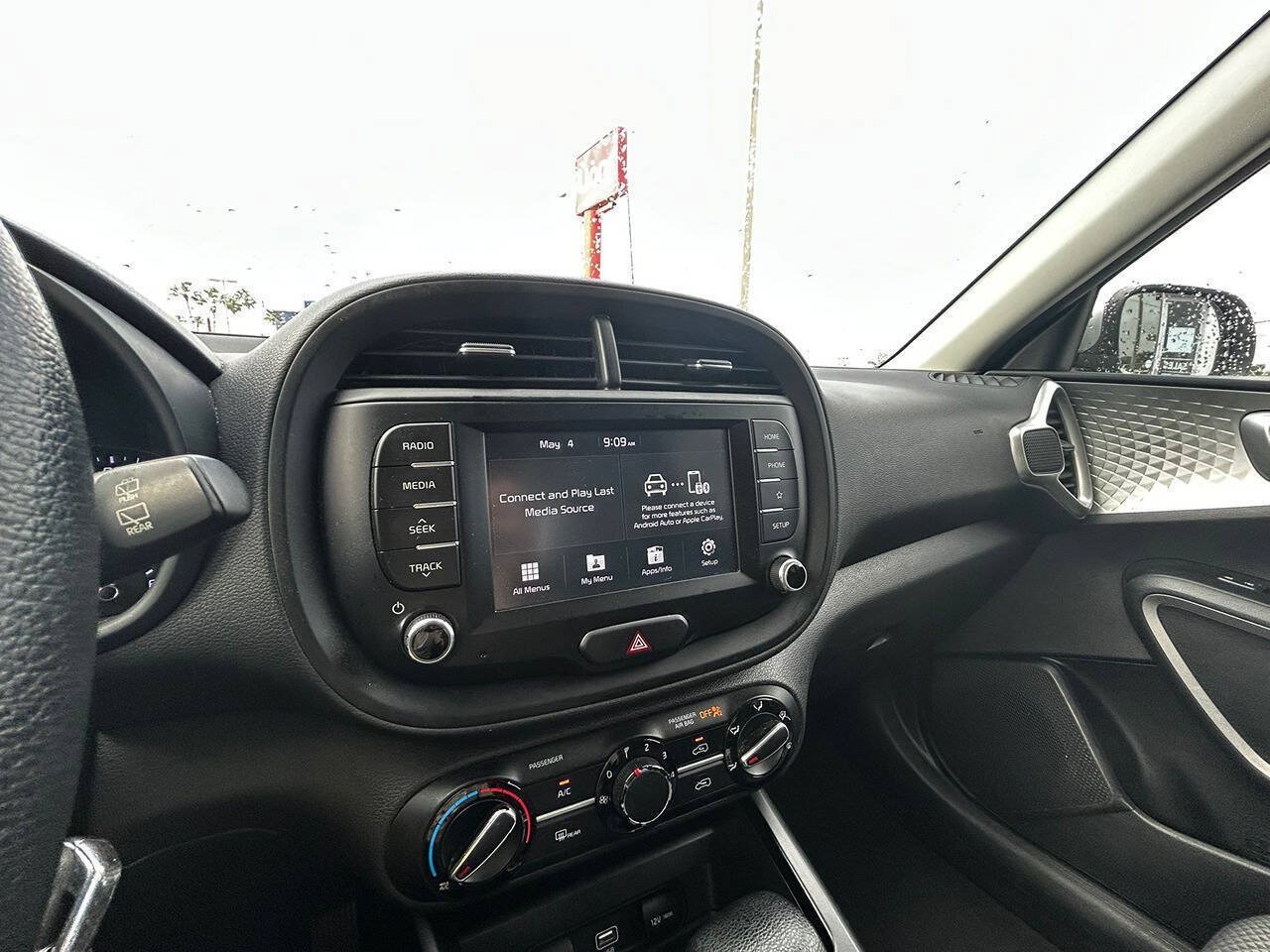 Used 2020 Kia Soul LX FWD image 4