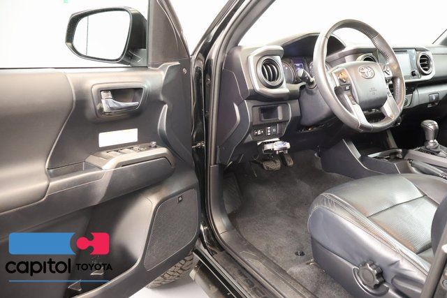 Used 2019 Toyota Tacoma TRD Off-Road w/ TRD Premium Off Road Package AWD/4WD image 9