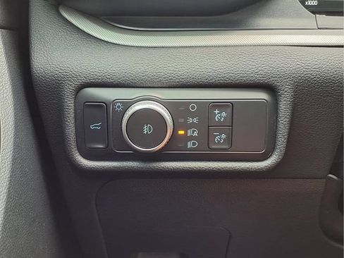 Used 2020 Ford Explorer XLT w/ Equipment Group 202A AWD/4WD image 12