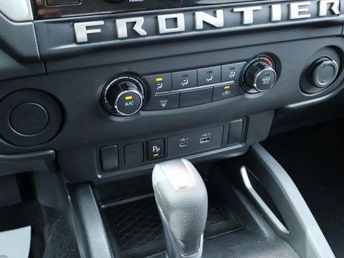 Certified 2025 Nissan Frontier SV image 14
