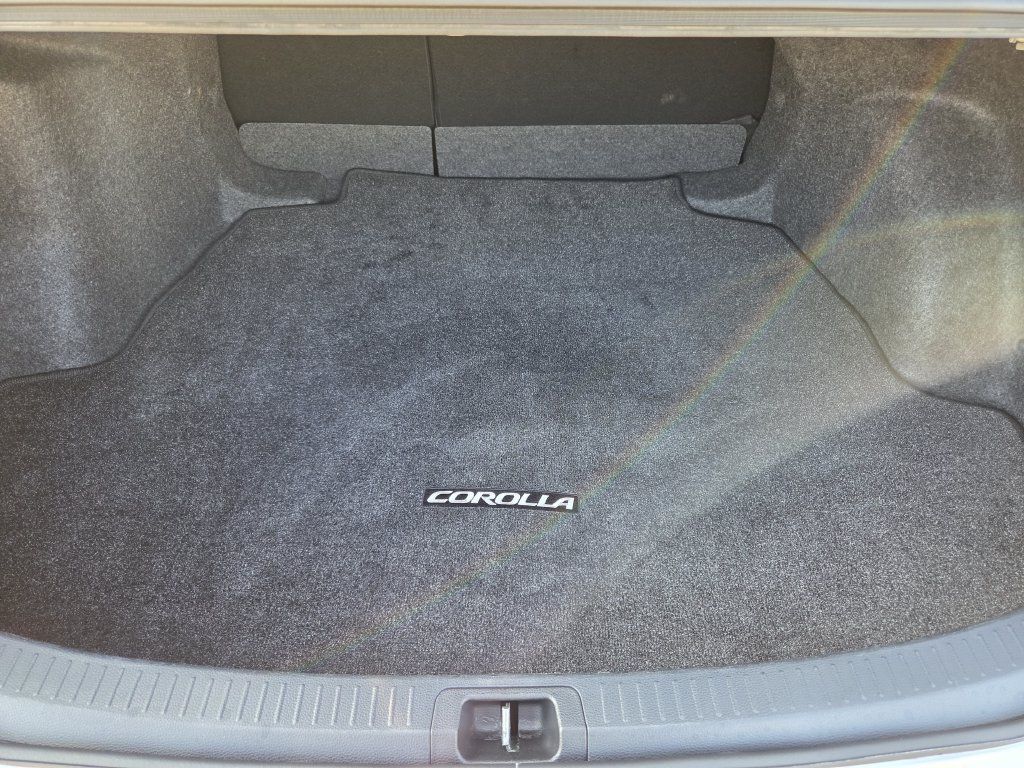 Used 2025 Toyota Corolla LE FWD image 27