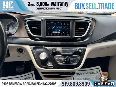 Used 2019 Chrysler Pacifica Touring-L FWD image 22