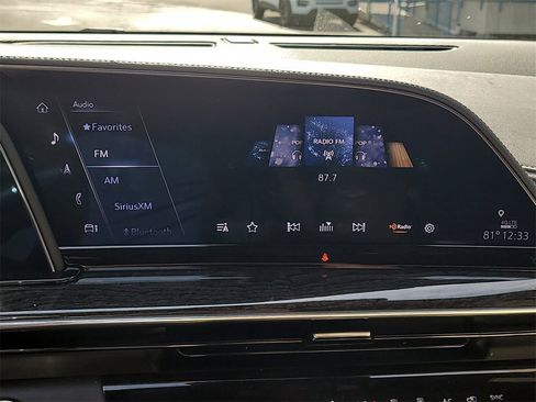 Used 2022 Cadillac Escalade ESV Premium Luxury image 23