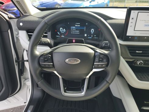 Used 2025 Ford Explorer Platinum w/ Ultimate Package image 28