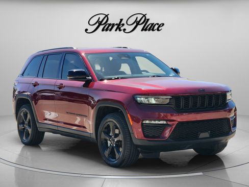 Used 2023 Jeep Grand Cherokee Limited w/ Black Appearance Package image 4