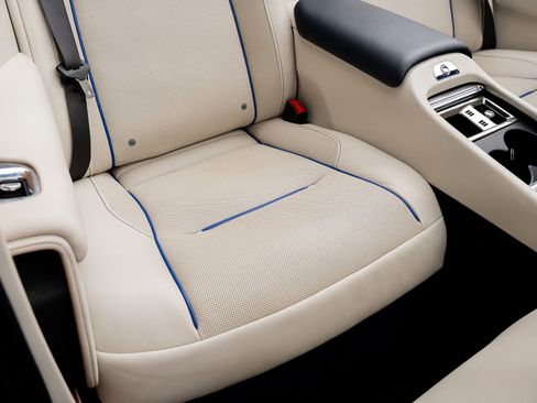 Used 2017 Rolls-Royce Dawn Base image 42