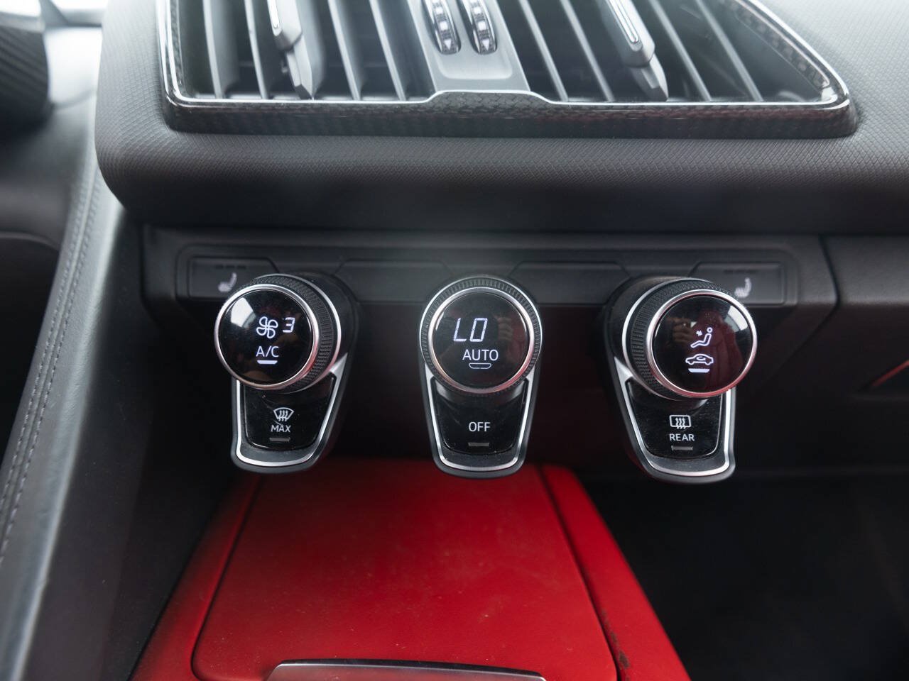 Used 2018 Audi R8 V10 w/ Premium Package RWD image 32