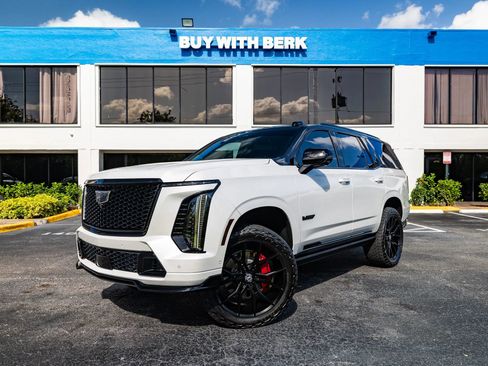 Used 2025 Cadillac Escalade V AWD/4WD image 2