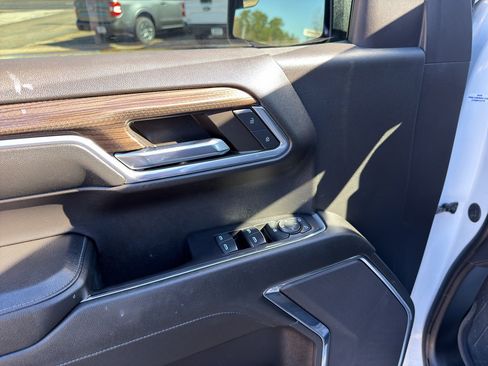 Used 2024 Chevrolet Silverado 1500 LT Trail Boss w/ Protection Package AWD/4WD image 17
