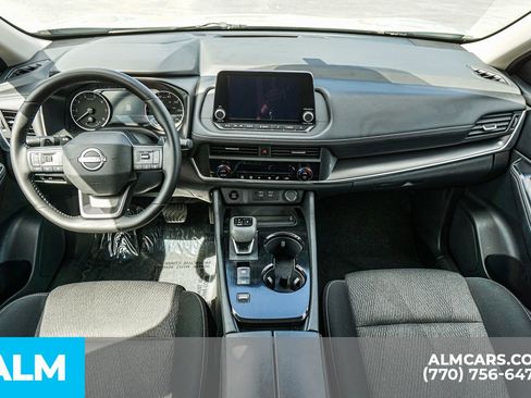 Used 2025 Nissan Rogue SV image 25