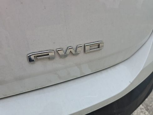 Used 2024 GMC Terrain SLE w/ Driver Convenience Package AWD/4WD image 10