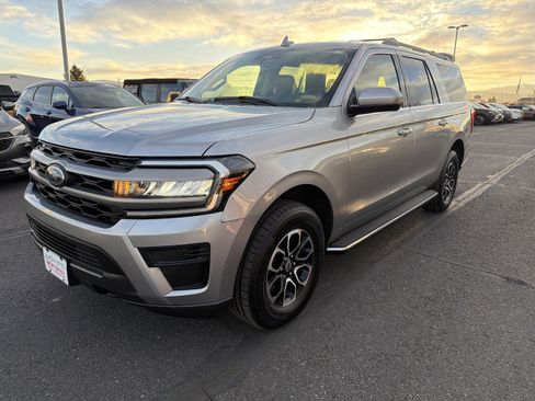 Used 2023 Ford Expedition Max XLT image 1
