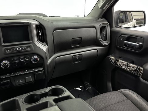 Used 2022 Chevrolet Silverado 1500 Custom Trail Boss w/ Realtree Special Edition image 24