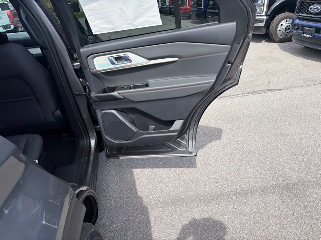 Used 2027 Ford Explorer Active AWD/4WD image 33