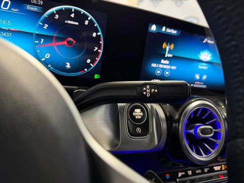 Used 2020 Mercedes-Benz GLB 250 4MATIC w/ Premium Package image 33