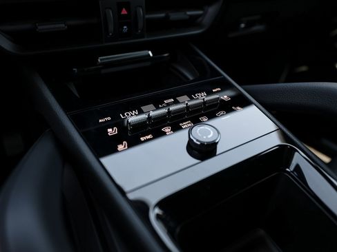 Certified 2025 Porsche Cayenne Coupe image 20