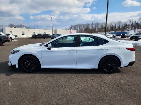 Used 2025 Toyota Camry SE image 4