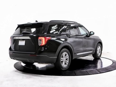Used 2023 Ford Explorer XLT image 7