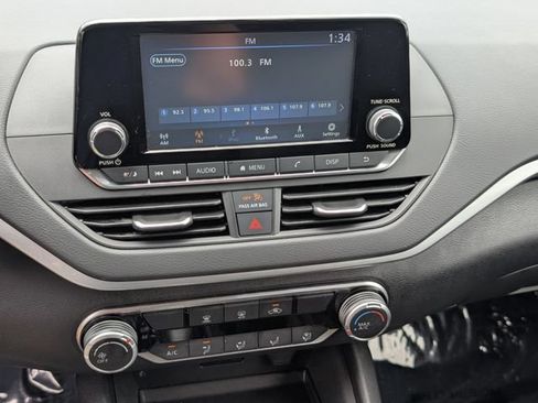 Used 2024 Nissan Altima 2.5 S FWD image 23